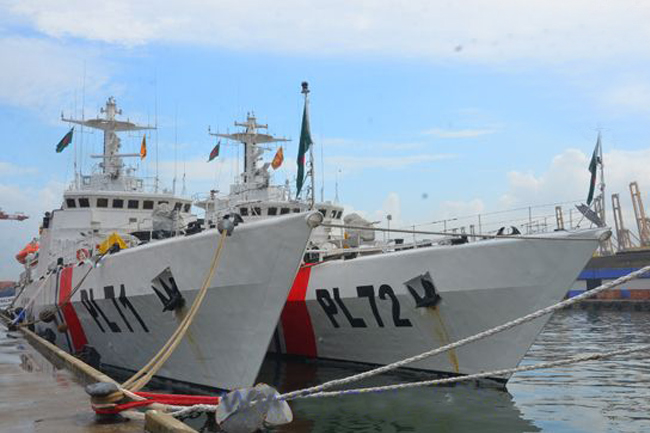 Bangladesh Coast Guard Ships arrive in Colombo 